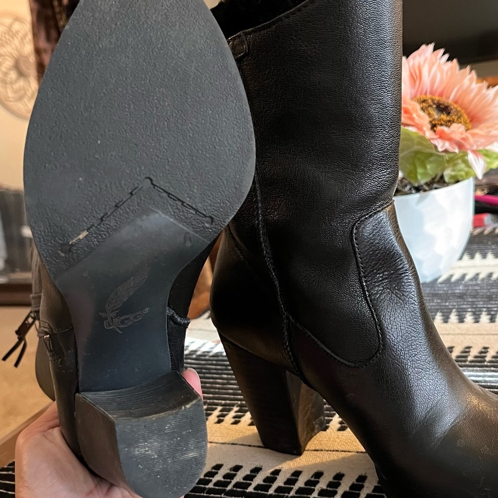 Ugg boots size 5 Black